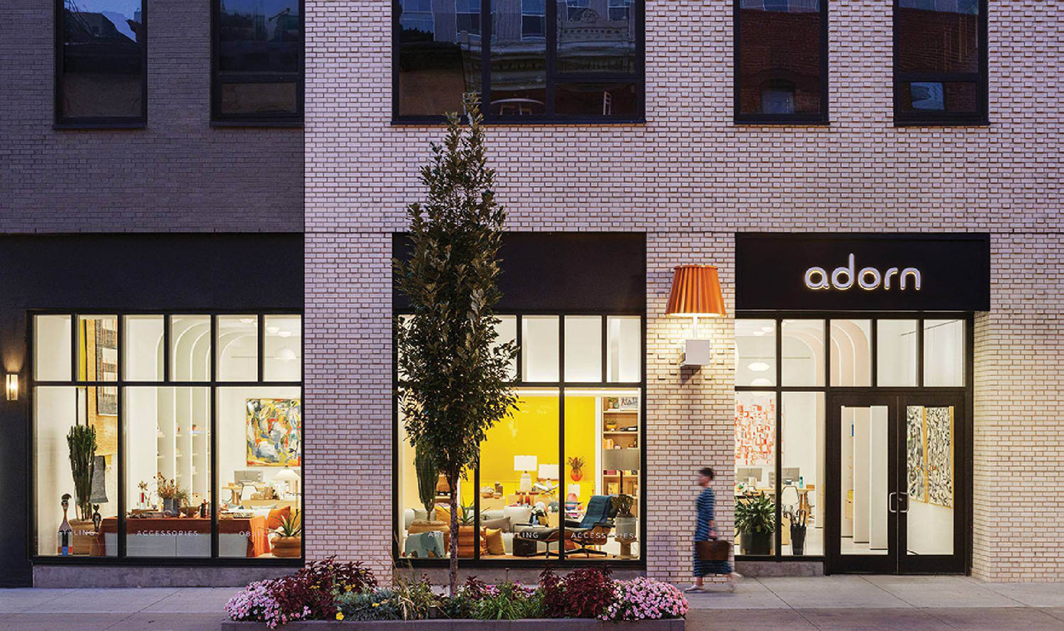 The front of a building with a sign that says don.