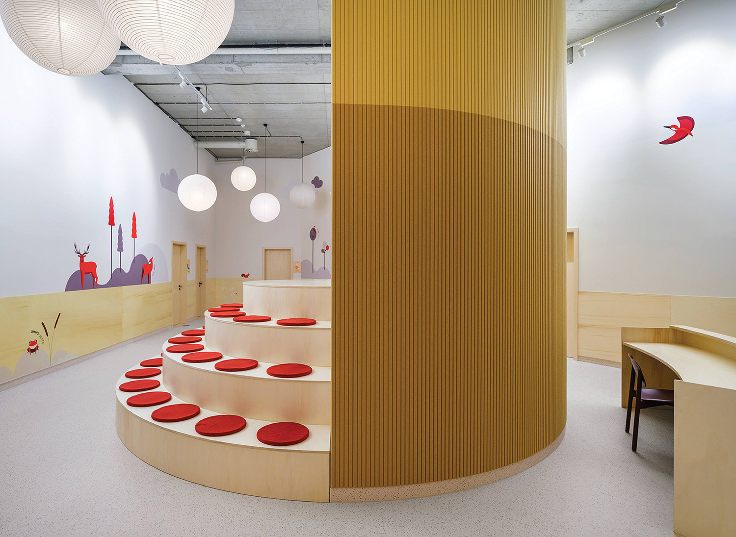 A room with a circular table and a chair